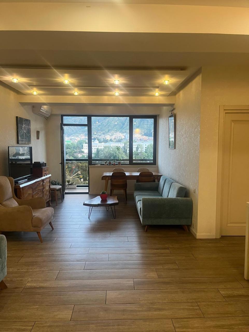 Panorama Khiliani Apartment Tbilisi Luaran gambar