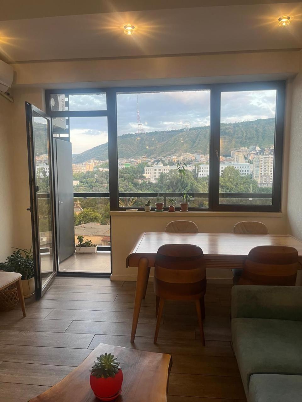 Panorama Khiliani Apartment Tbilisi Luaran gambar